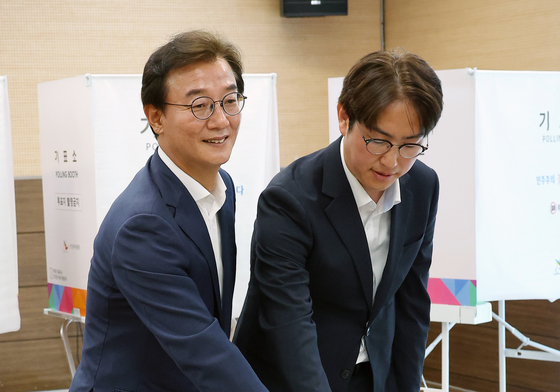 함께 사전투표하는 전재수·하정우 후보