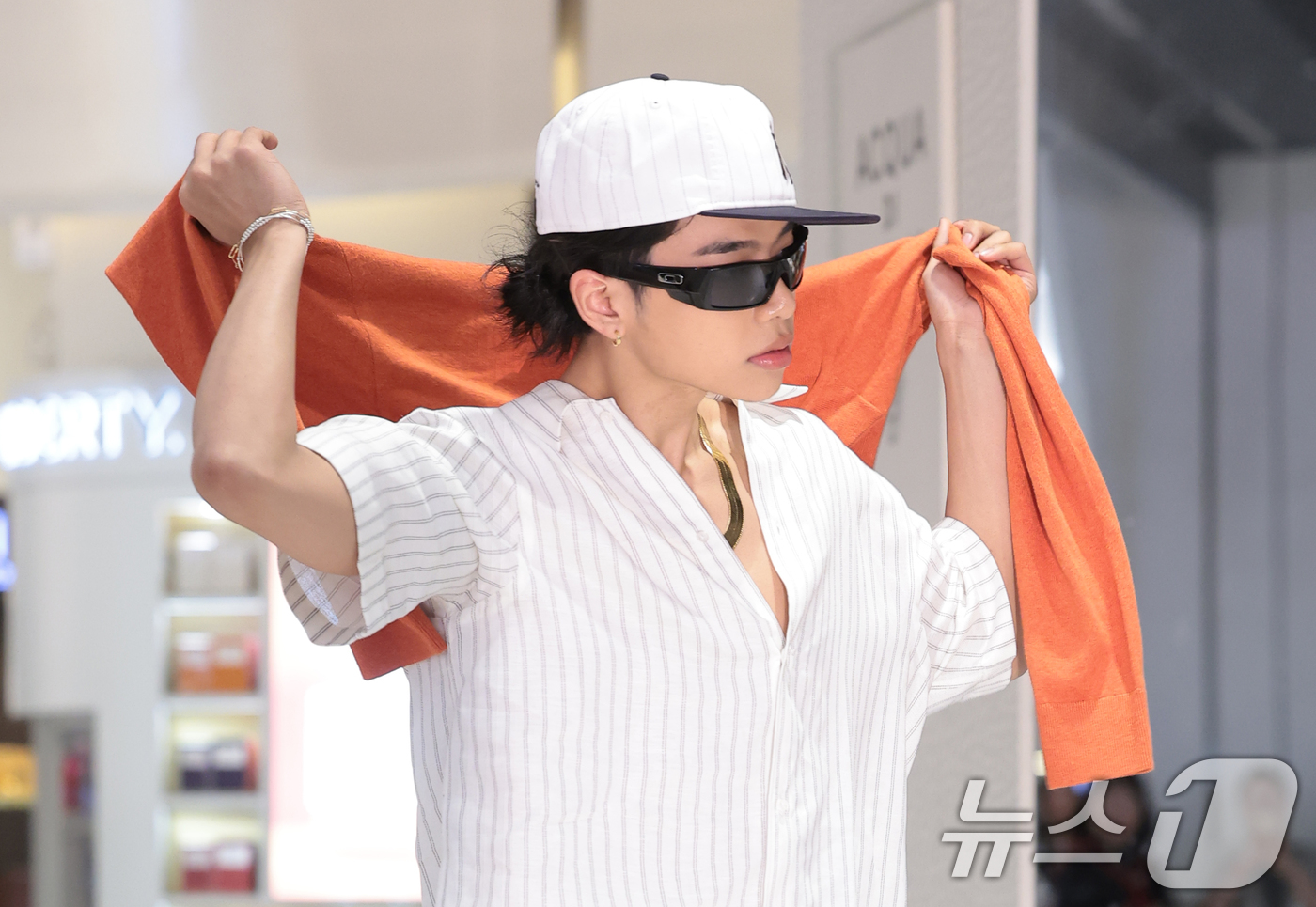 (서울=뉴스1) 권현진 기자 = 올데이프로젝트 타잔이 29일 서울 송파구 에비뉴엘 잠실점에서 열린 패션 브랜드 ‘타미힐피거’ 팝업 오픈 행사에 참석하고 있다. 2026.5.29/뉴 …
