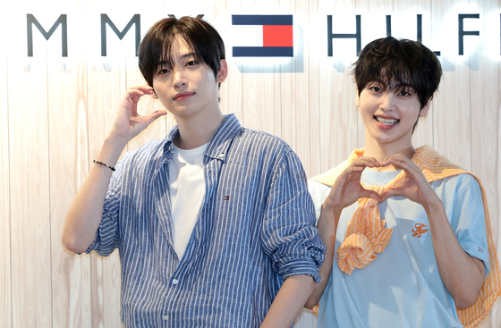 정모·형준, 사랑스러운 하트