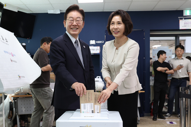 [뉴스1 PICK] 이재명 대통령 부부, 삼청동서 첫날 사전 투표