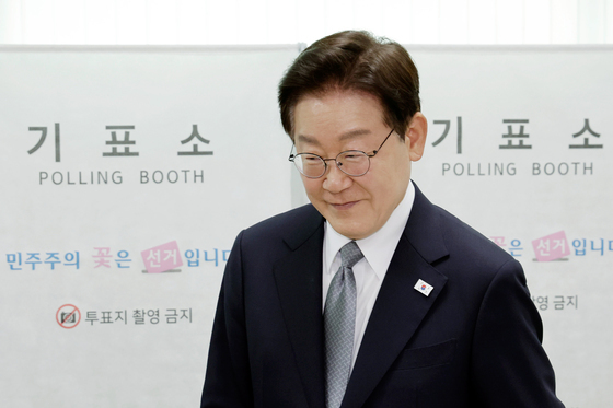 미소 짓는 이재명 대통령