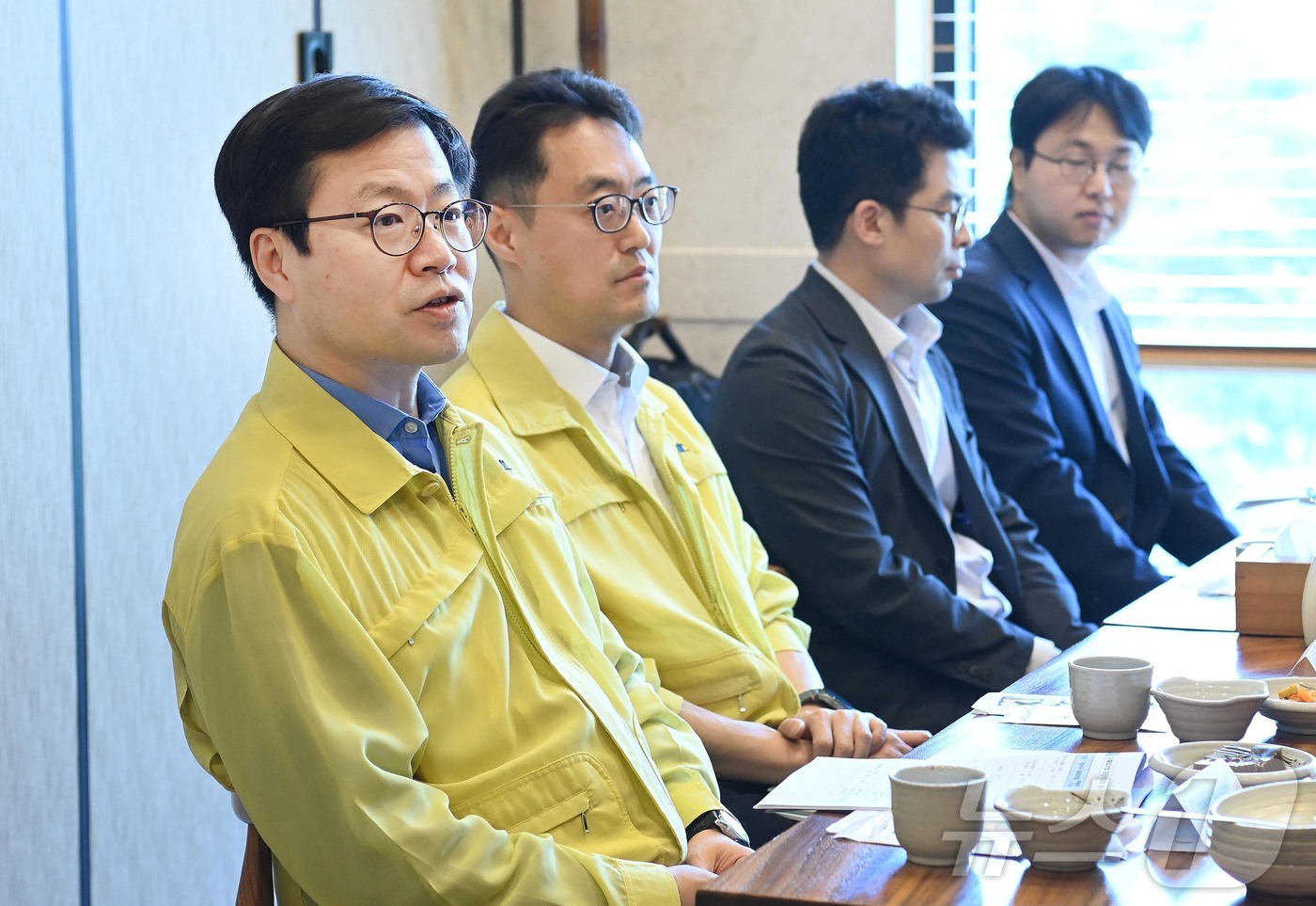 (서울=뉴스1) = 여한구 산업통상부 통상교섭본부장이 29일 오후 울산시 중구 한 식당에서 열린 울산 지역 수출기업 간담회를 줒하고 있다. (산업통상부 제공. 재판매 및 DB 금지 …