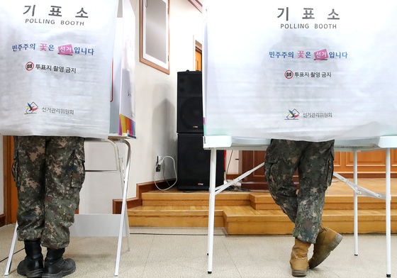 [사전투표] 경기 첫날 오후 2시 기준 5.79%…지난 지선보다 0.35%p↑