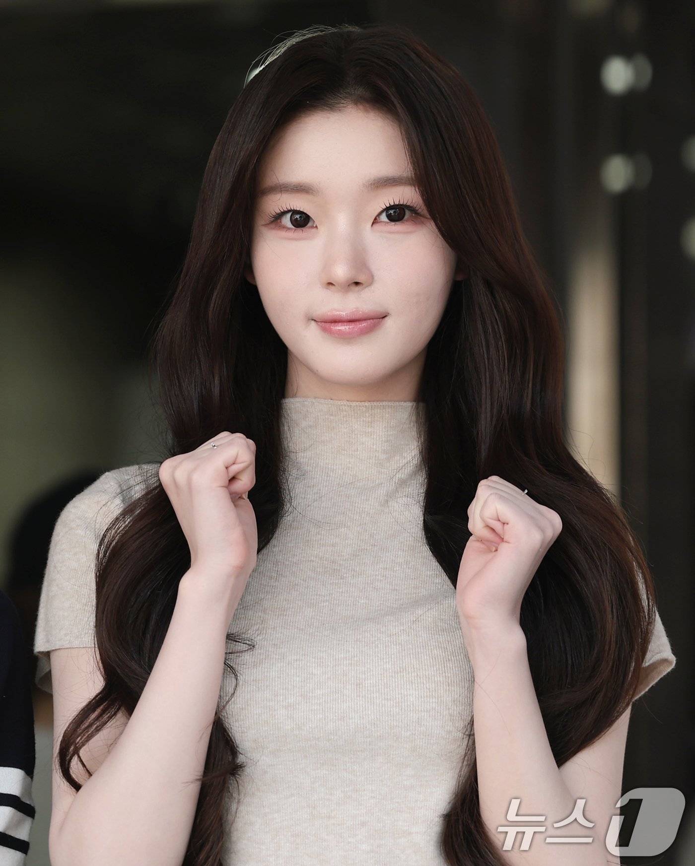 (서울=뉴스1) 권현진 기자 = 그룹 이프아이 카시아가 제9회 전국동시지방선거 사전투표 첫날인 29일 서울 청담 주민센터에 마련된 사전투표소에 도착해 포즈를 취하고 있다. 2026 …