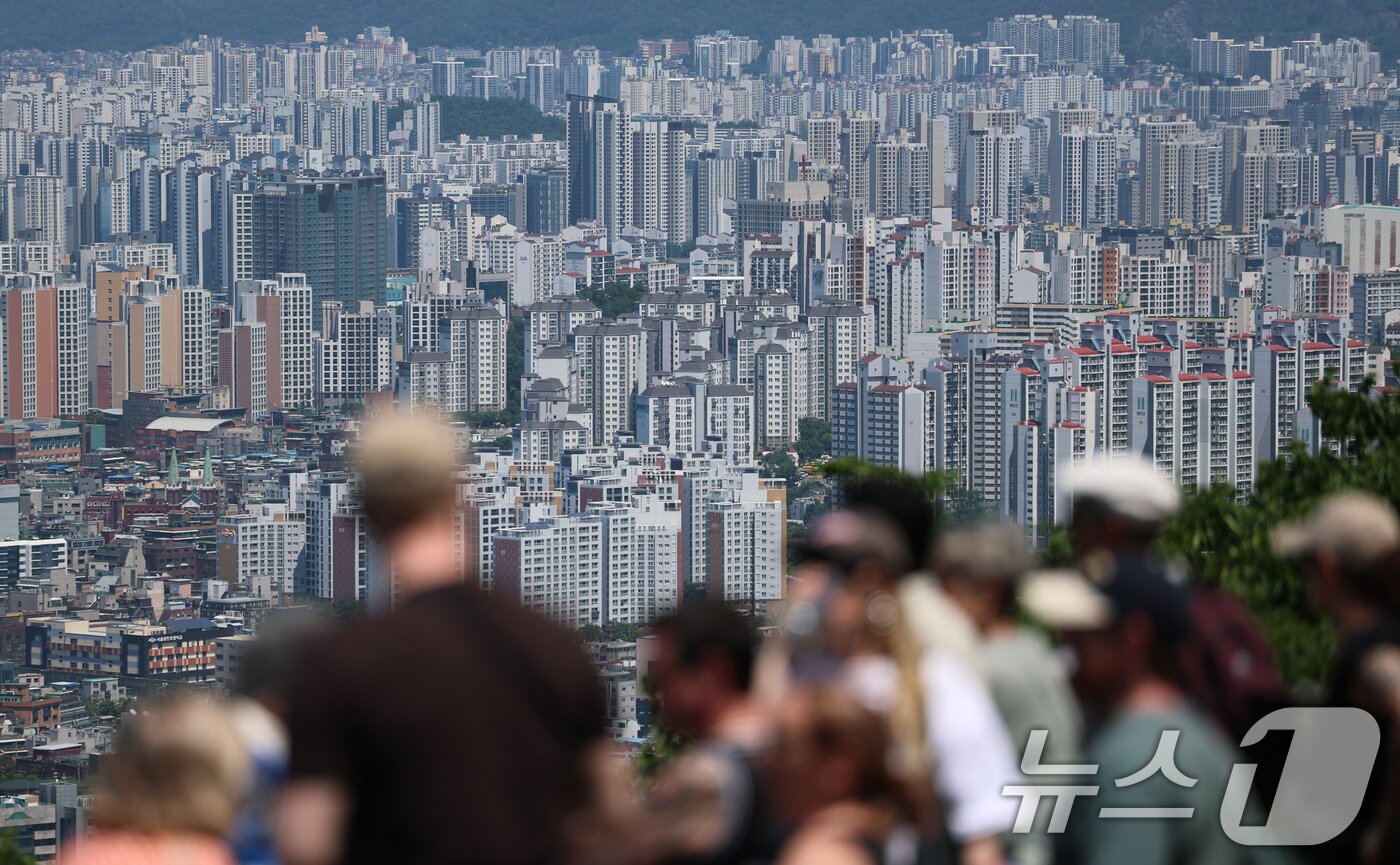 본문 이미지 - 남산에서 바라본 서울 아파트 단지 모습. 2026.5.29 ⓒ 뉴스1 오대일 기자