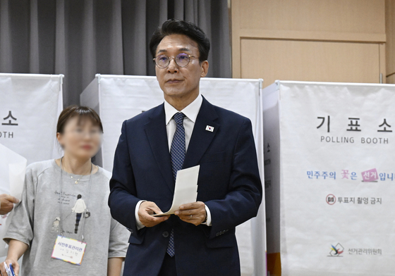 사전투표하는 김민석 국무총리