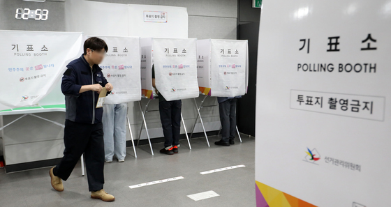 [사전투표] 부산 둘째날 오전 10시 누적 12.94%…지난 지선보다 1.46%p↑