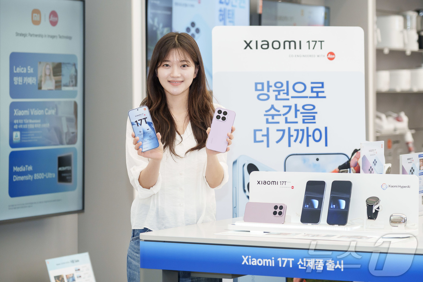(서울=뉴스1) = 샤오미코리아는 29일 서울 여의도 Xiaomi 스토어 IFC몰점에서 신제품 스마트폰 ‘Xiaomi 17T’를 공개했다. Xiaomi 17T는 Leica Summ …