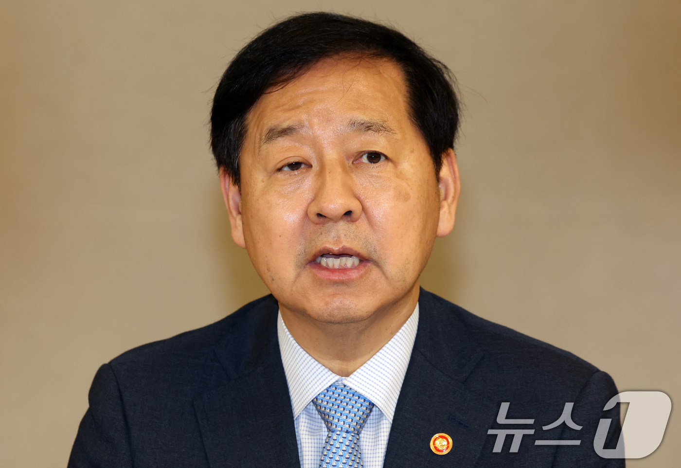 (서울=뉴스1) 김명섭 기자 = 구윤철 경제부총리 겸 재정경제부 장관이 29일 서울 종로구 세종대로 정부서울청사에서 열린 부동산·주택공급촉진 관계 장관회의에서 모두 발언을 하고 있 …
