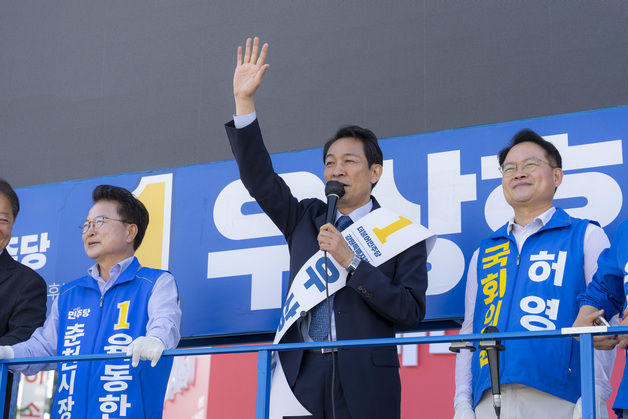 우상호 "강원 미래 바꾸겠다"…사전투표 첫날 춘천·원주 총력전