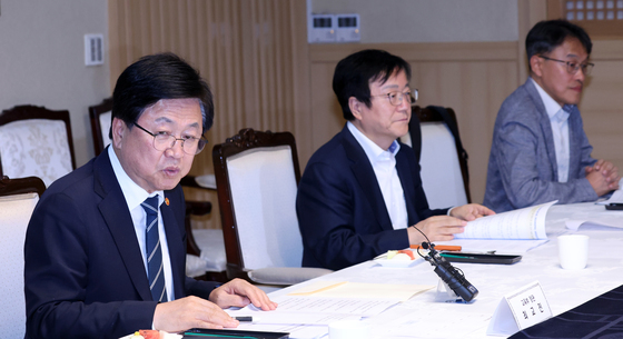교육 분야 정상화 추진TF 2차회의 모두 발언하는 최교진 장관