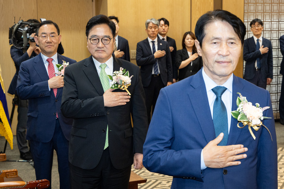 野 "우원식, 14차례 배우자와 해외출장"…국회 "외교적 의례"(종합)