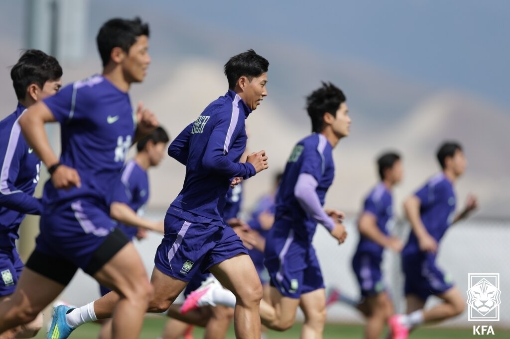 본문 이미지 - 미국 솔트레이크시티 사전 캠프지에서 훈련 중인 축구대표팀. (대한축구협회 제공)