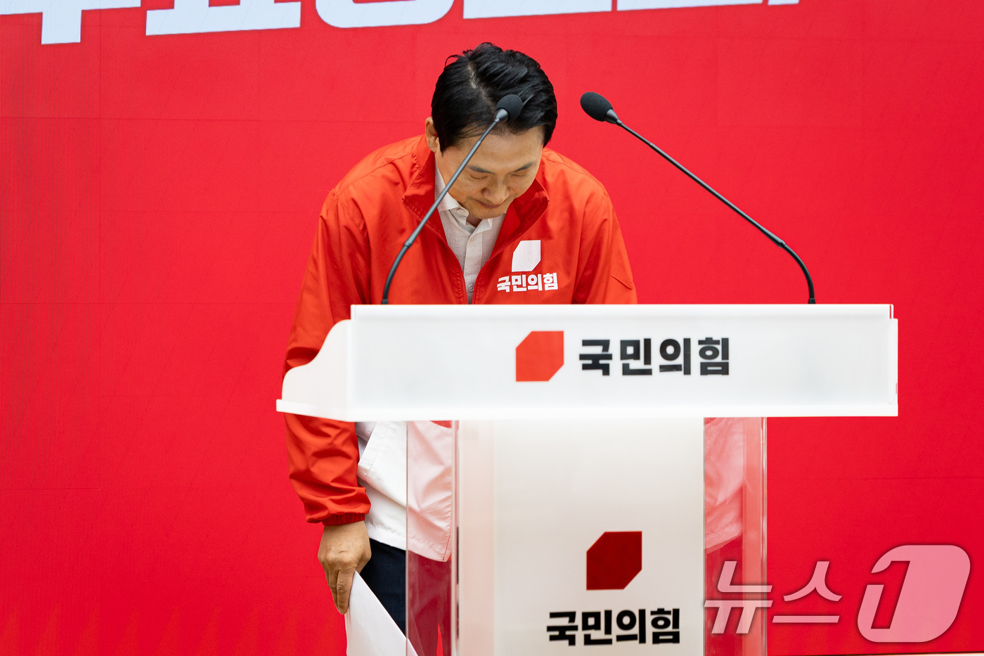 (서울=뉴스1) 유승관 기자 = 장동혁 국민의힘 대표가 29일 서울 여의도 중앙당사에서 이재명 대통령이 6·3 지방선거 및 국회의원 재보궐선거 사전투표 과정에서 기표소 밖으로 나와 …