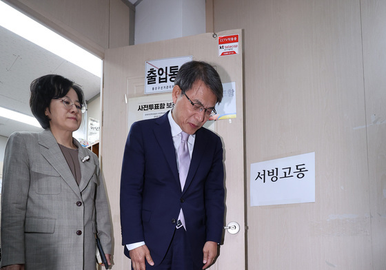 관내사전투표 보관상황 참관하는 노태악 선관위원장
