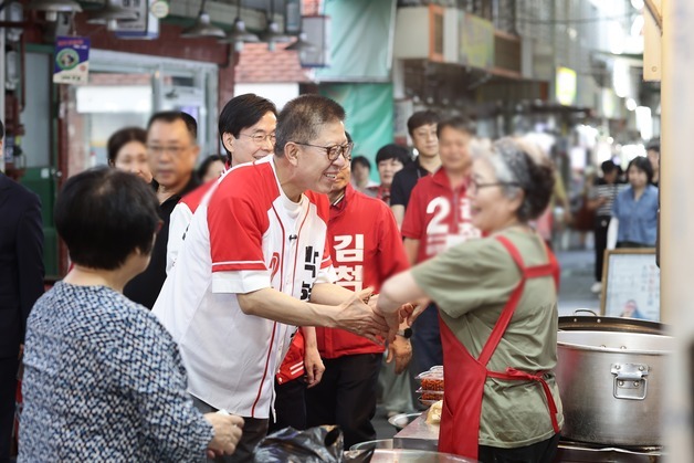 박형준 사전투표 첫날, 센텀·다대포·영도 누비며 민심 행보