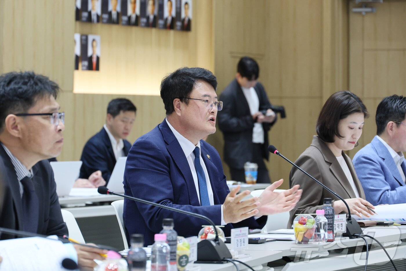 본문 이미지 - 김대현 문화체육관광부 제2차관이 부산시청에서 열린 지방공항 연계 지역 관광 활성화 협력 포럼에 참석해 인사말을 하고 있다. (부산시청 제공. 재판매 및 DB 금지) 2026.5.29 ⓒ 뉴스1