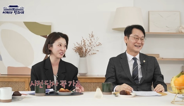 '지구 네바퀴' 李대통령의 靑의전비서관 "盧 이루지 못한 것 이뤄"