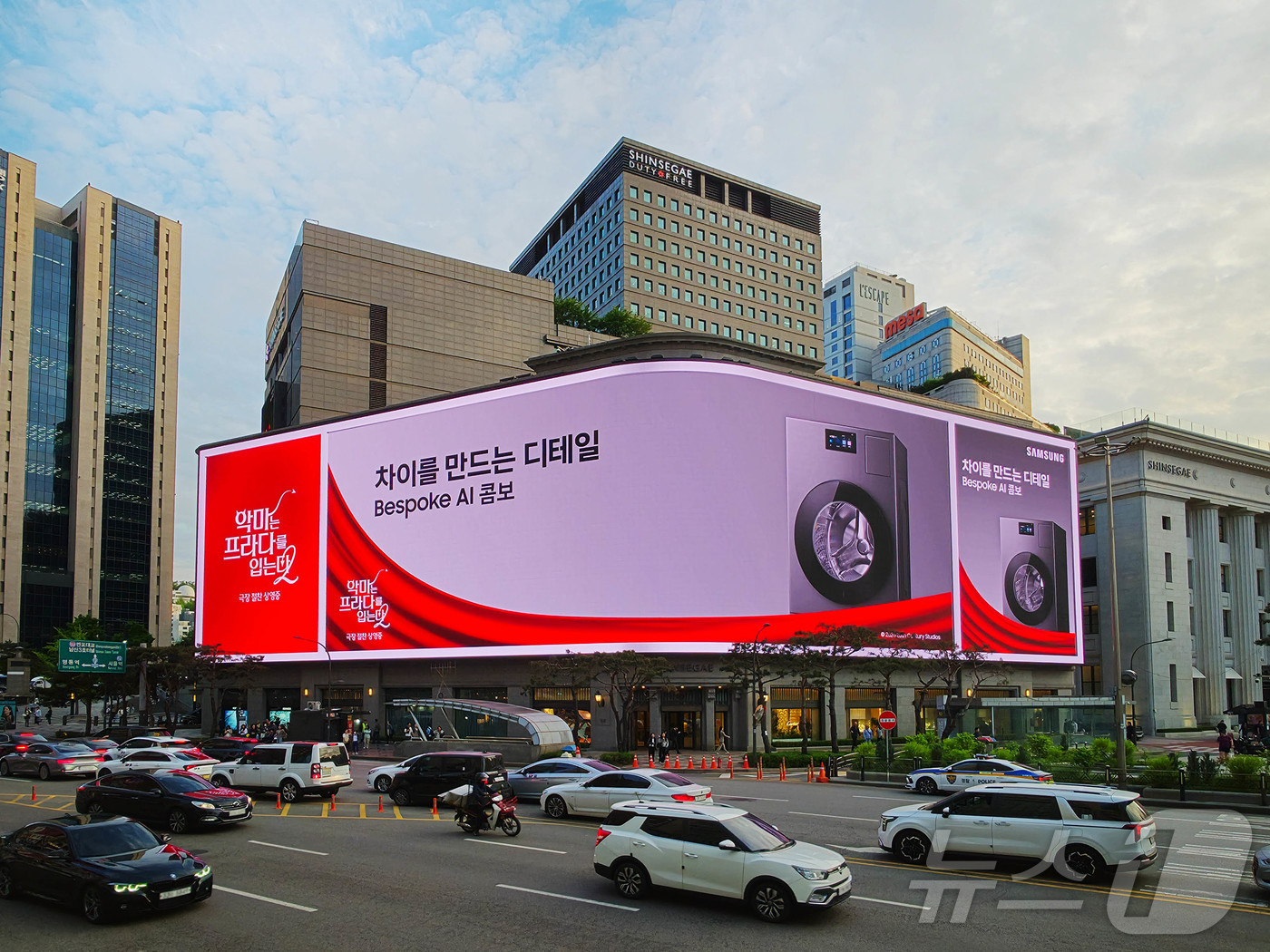 (서울=뉴스1) = 삼성전자가 영화 '악마는 프라다를 입는다 2'를 활용해 일체형 세탁건조기 '비스포크 AI 콤보' 글로벌 광고 캠페인을 한국·영국에서 진행한다고 3일 밝혔다. ( …