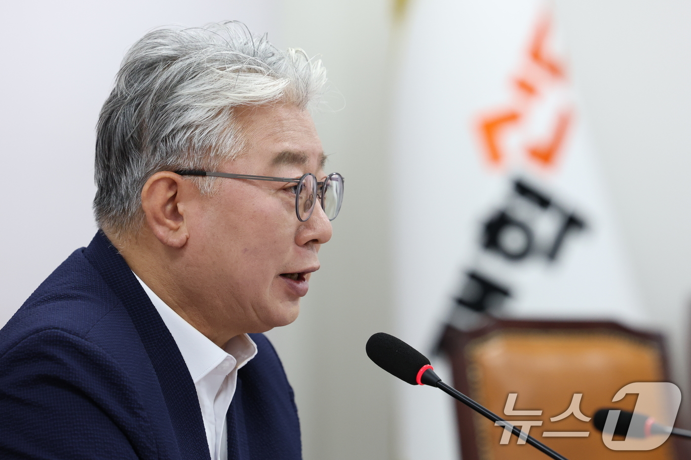 (서울=뉴스1) 유승관 기자 = 조응천 개혁신당 경기도지사 후보가 3일 서울 여의도 국회에서 긴급 기자회견을 하고 있다. 2026.5.3/뉴스1