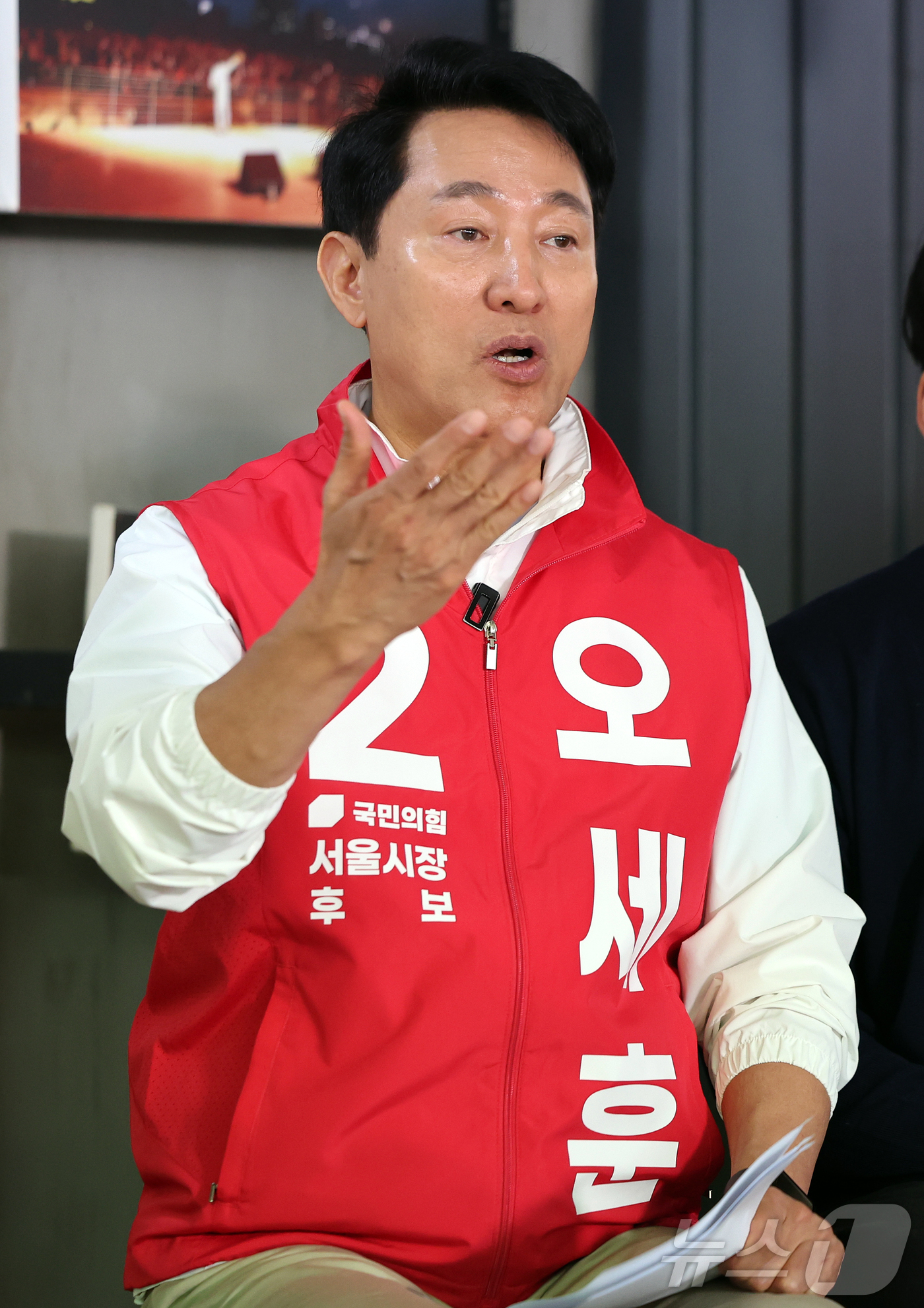 (서울=뉴스1) 김진환 기자 = 오세훈 국민의힘 서울시장 후보가 3일 서울 종로구 Nuguna에서 열린 ‘삶의질특별시 서울 선대위-시민동행선거대책위원장단 간담회에 참석해 발언하고 …