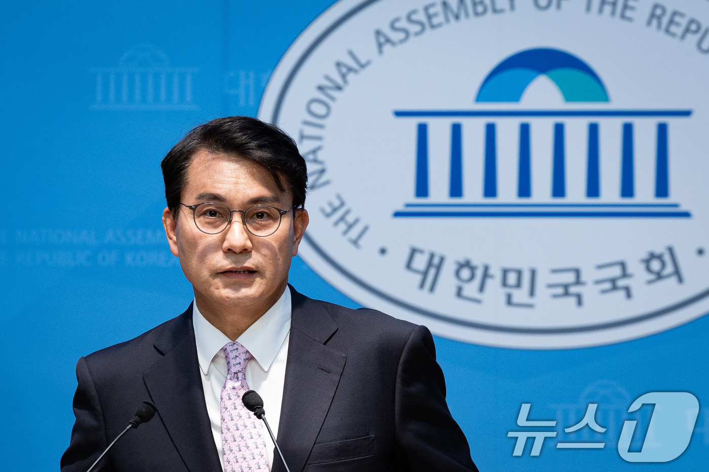 (서울=뉴스1) 유승관 기자 = 윤상현 국민의힘 의원이 3일 서울 여의도 국회 소통관에서 조작기소 특검법 관련 기자회견을 하고 있다. 2026.5.3/뉴스1