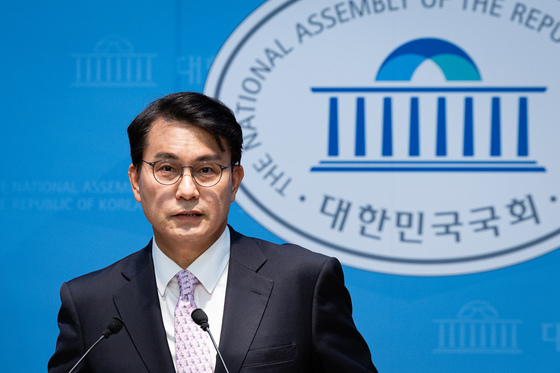 조작기소 특검법 관련 기자회견하는 윤상현 의원