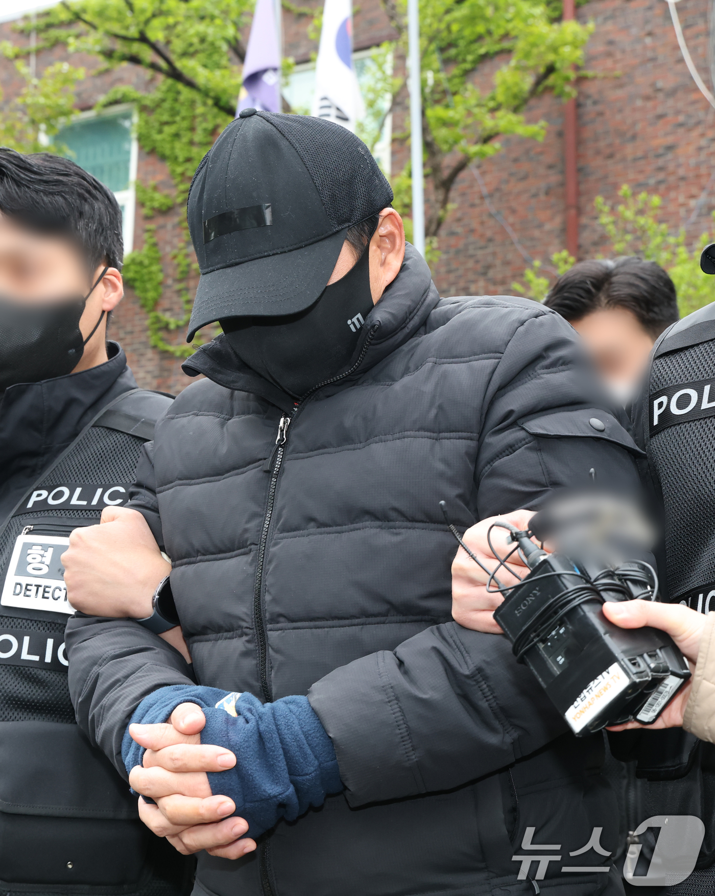 (수원=뉴스1) 김영운 기자 = 텔레그램 마약왕 박왕열에게 마약을 공급한 혐의를 받는 최 모 씨가 3일 경기 수원시 장안구 경기남부경찰청 마약·국제범죄수사대에서 구속 전 피의자 심 …