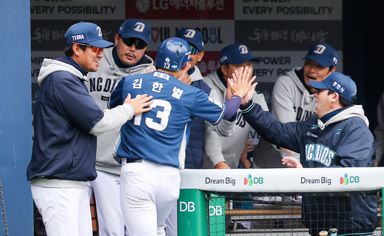 NC, 연장 혈투 끝 삼성 6-4 제압…시즌 8번째 대결 만에 첫 승리