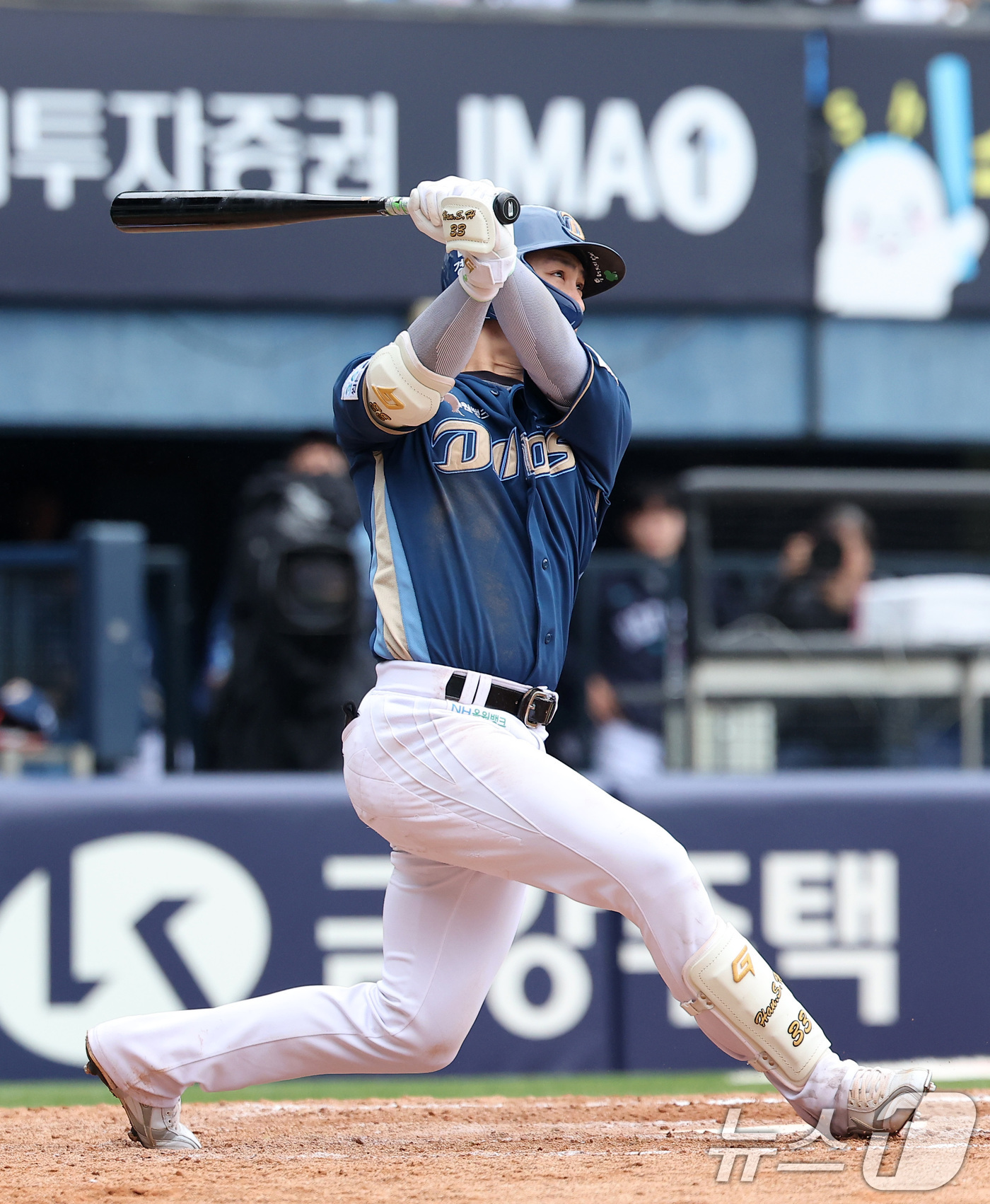 (서울=뉴스1) 김성진 기자 = 3일 서울 송파구 잠실야구장에서 열린 '2026 신한 SOL KBO리그' NC 다이노스와 LG 트윈스의 경기, NC 한석현이 4회초 1사 1,3루 …