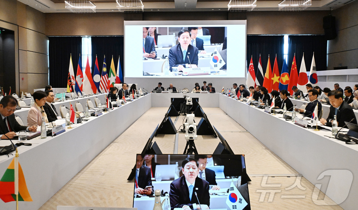(서울=뉴스1) = 한·중·일 재무장관회의 및 아시아개발은행(ADB) 연차총회 참석차 우즈베키스탄 사마라칸트를 방문중인 구윤철 부총리 겸 재정경제부 장관이 3일(현지시간) 실크로드 …