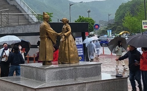 단종과 정순왕후 배경으로 찰칵