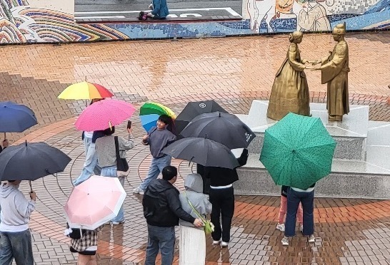 내일 낮 최고 27도, 남부 기온 '쑥'…수도권·강원·충청엔 5㎜ 비