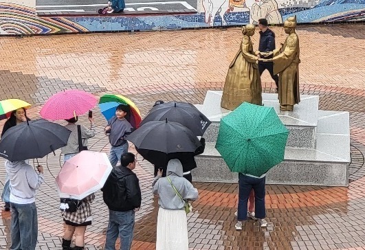 "우산 챙기세요" 전국 오후까지 비…전라권 최대 70㎜(종합)