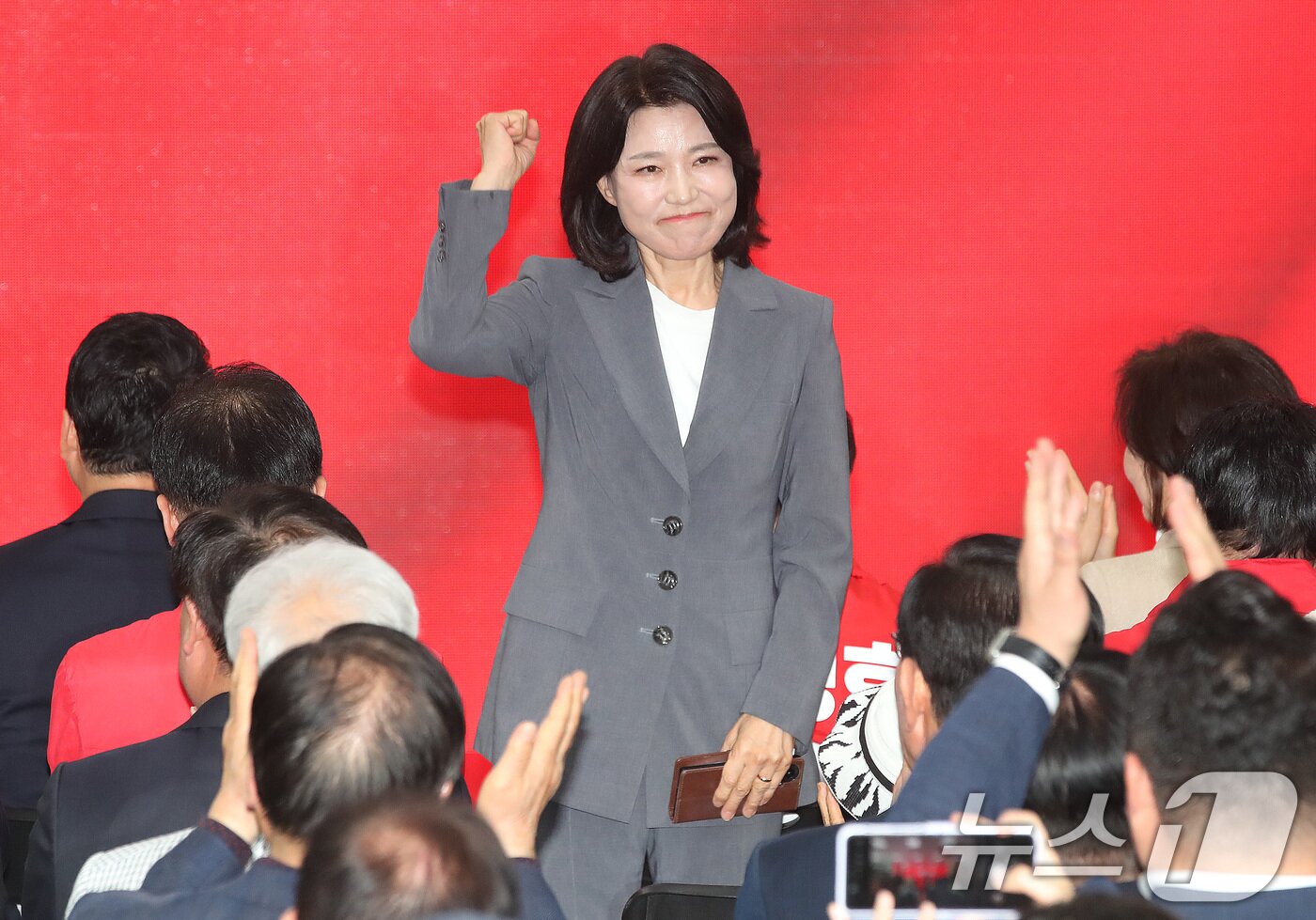 본문 이미지 - 이진숙 전 방통위원장이 3일 오후 추경호 대구시장 후보 선거사무소 개소식에서 인사하고 있다. 2026.5.3 ⓒ 뉴스1 공정식 기자