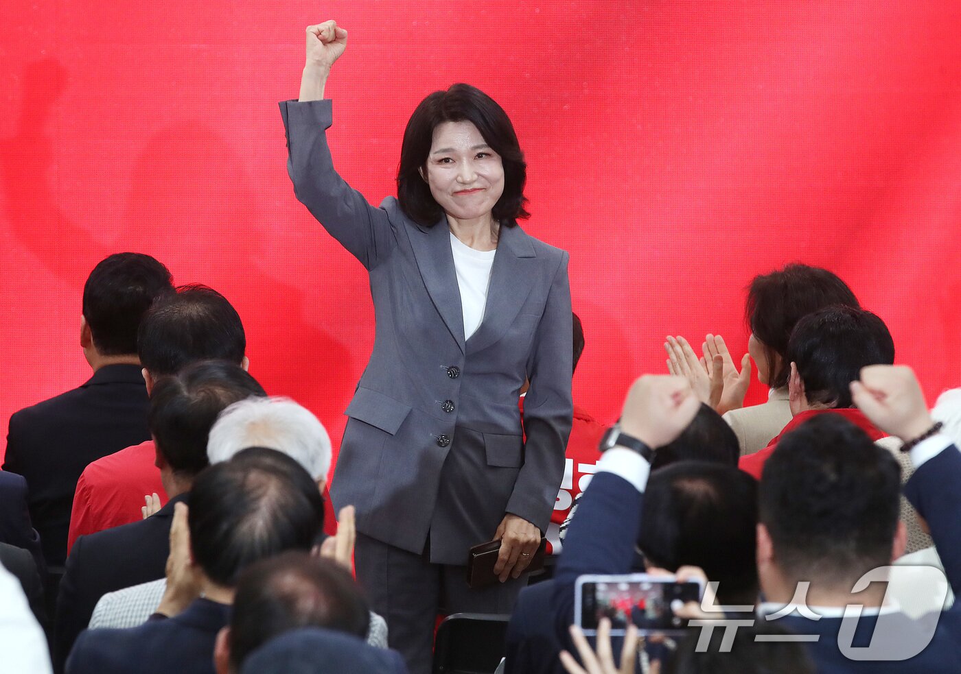 본문 이미지 - 이진숙 전 방통위원장이 3일 오후 추경호 대구시장 후보 선거사무소 개소식에서 인사하고 있다. 2026.5.3 ⓒ 뉴스1 공정식 기자