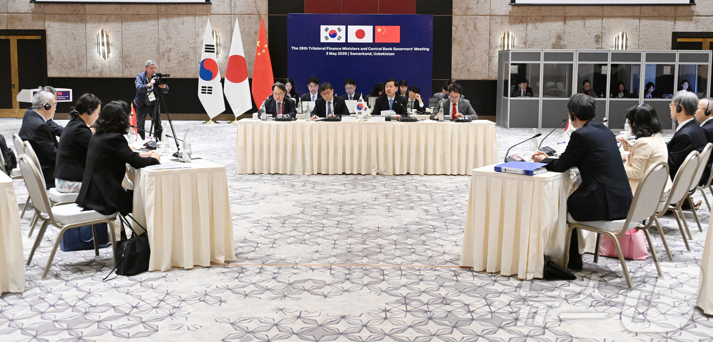 (서울=뉴스1) = ASEAN+3 재무장관회의 및 아시아개발은행(ADB) 연차총회 참석차 우즈베키스탄 사마라칸트를 방문 중인 구윤철 부총리 겸 재정경제부 장관이 3일(현지시간) 힐 …
