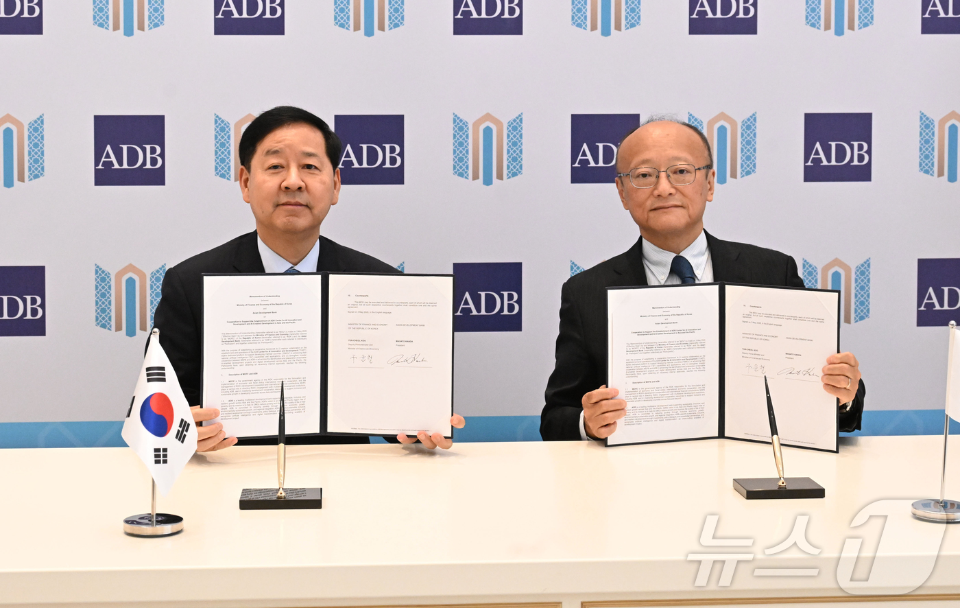 (서울=뉴스1) = ASEAN+3 재무장관회의 및 아시아개발은행(ADB) 연차총회 참석차 우즈베키스탄 사마라칸트를 방문 중인 구윤철 부총리 겸 재정경제부 장관이 3일(현지시간) 콘 …