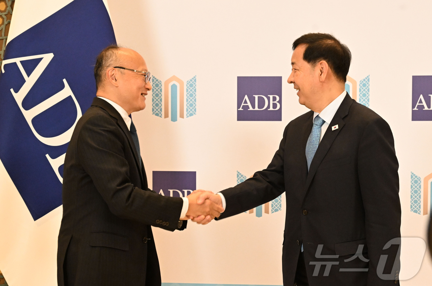 (서울=뉴스1) = ASEAN+3 재무장관회의 및 아시아개발은행(ADB) 연차총회 참석차 우즈베키스탄 사마라칸트를 방문 중인 구윤철 부총리 겸 재정경제부 장관이 3일(현지시간) 콘 …