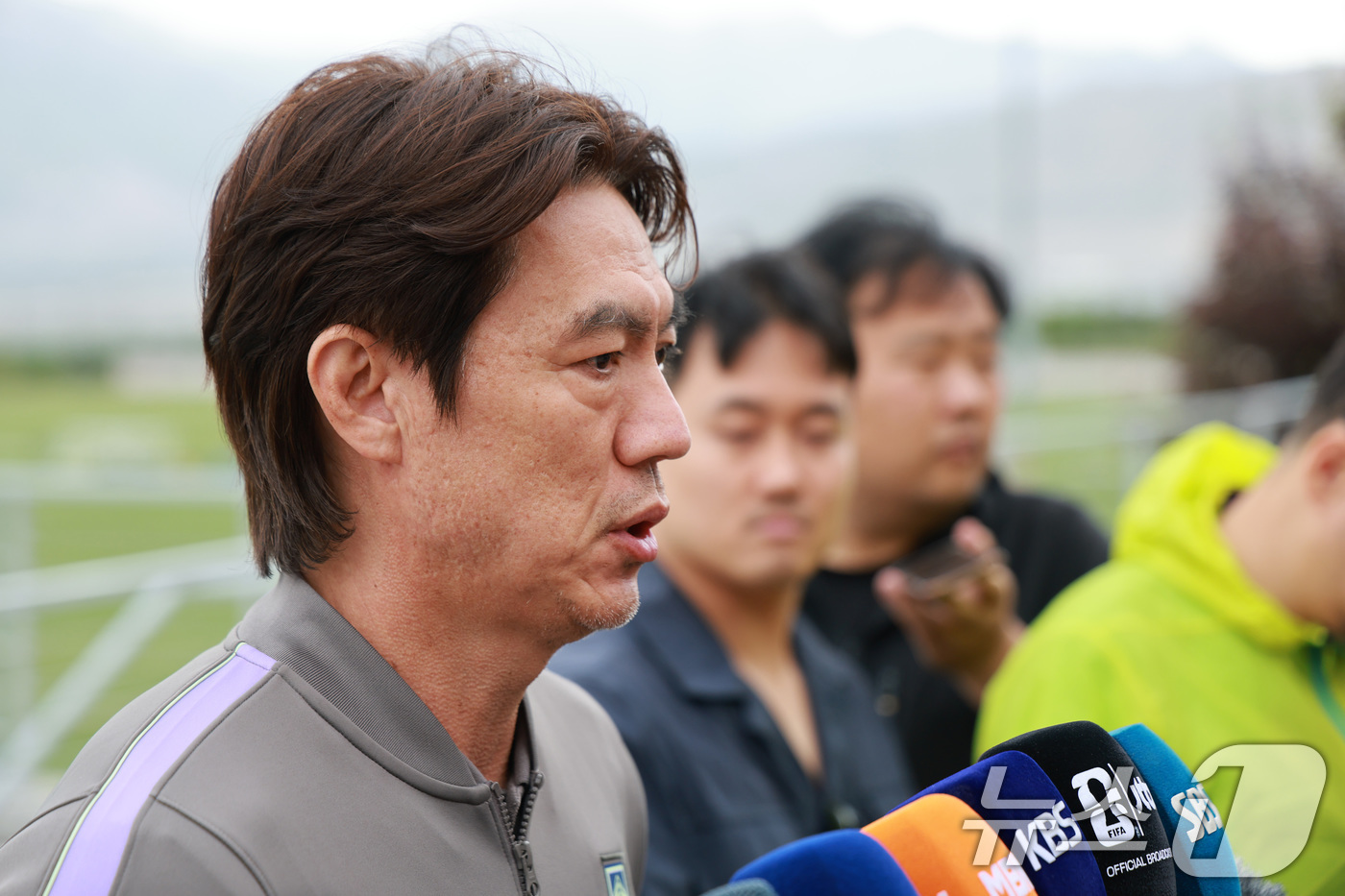 (솔트레이크시티(미국)=뉴스1) 임세영 기자 = 홍명보 대한민국 축구대표팀 감독이 29일(현지시간) 미국 유타주 헤리먼에 위치한 자이언스뱅크 트레이닝센터에서 인터뷰를 하고 있다. …