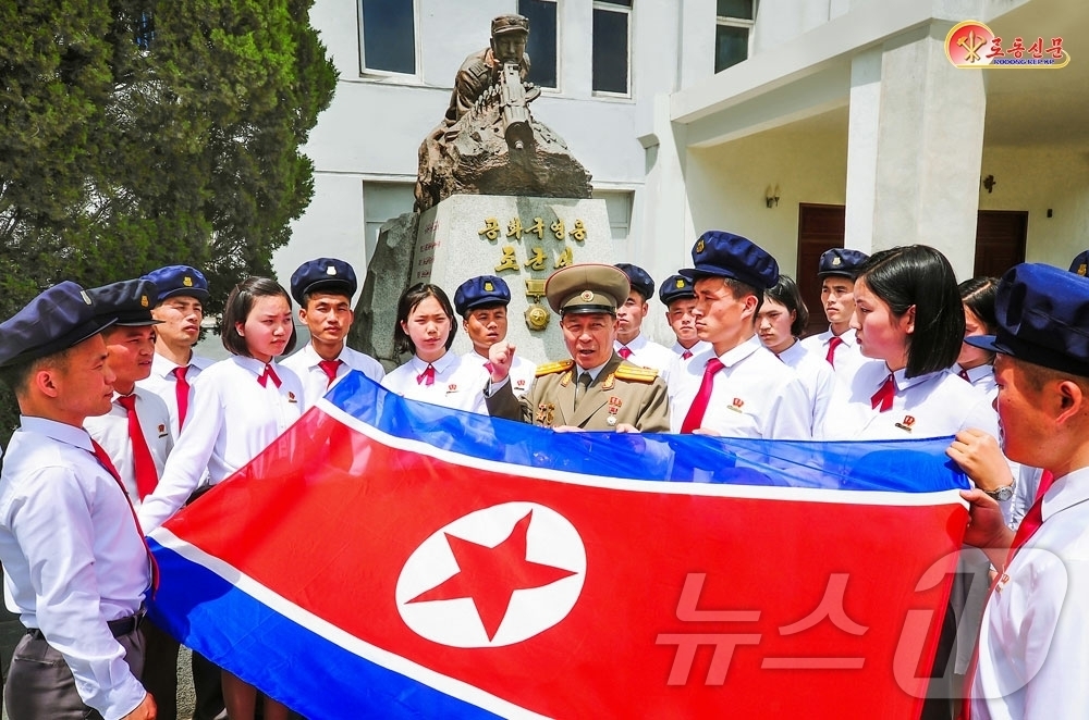 (평양 노동신문=뉴스1) = 북한 노동당 기관지 노동신문은 30일 "1950년대의 조국수호정신을 가슴깊이 새기고 있다"며 조군실원산공업대학을 조명했다. [국내에서만 사용가능. 재배 …