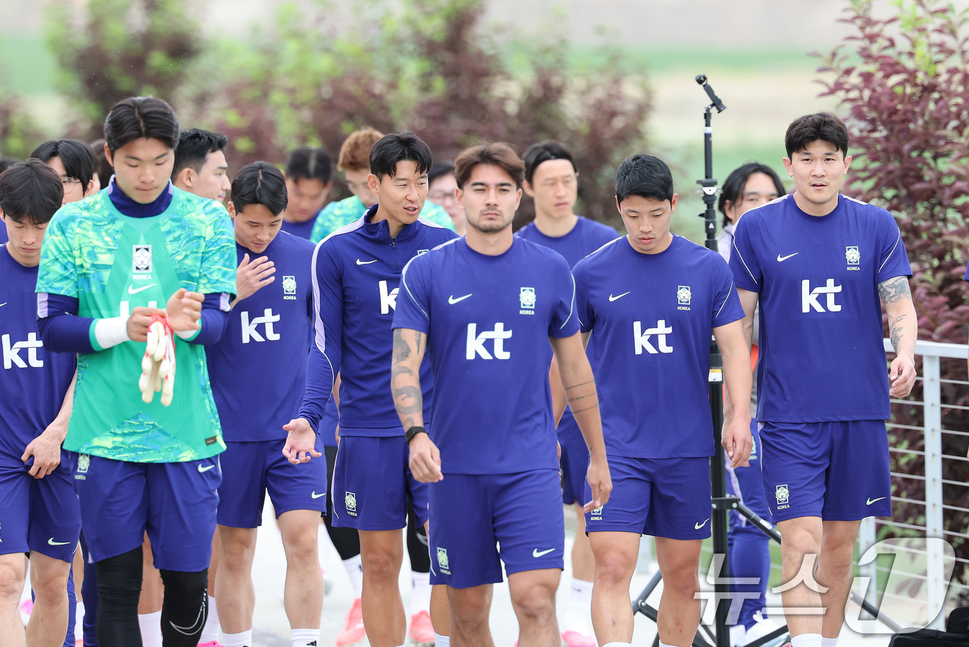 (솔트레이크시티(미국)=뉴스1) 임세영 기자 = 대한민국 축구대표팀 선수들이 29일(현지시간) 미국 유타주 헤리먼에 위치한 자이언스뱅크 트레이닝센터에서 훈련에 나서고 있다. 202 …