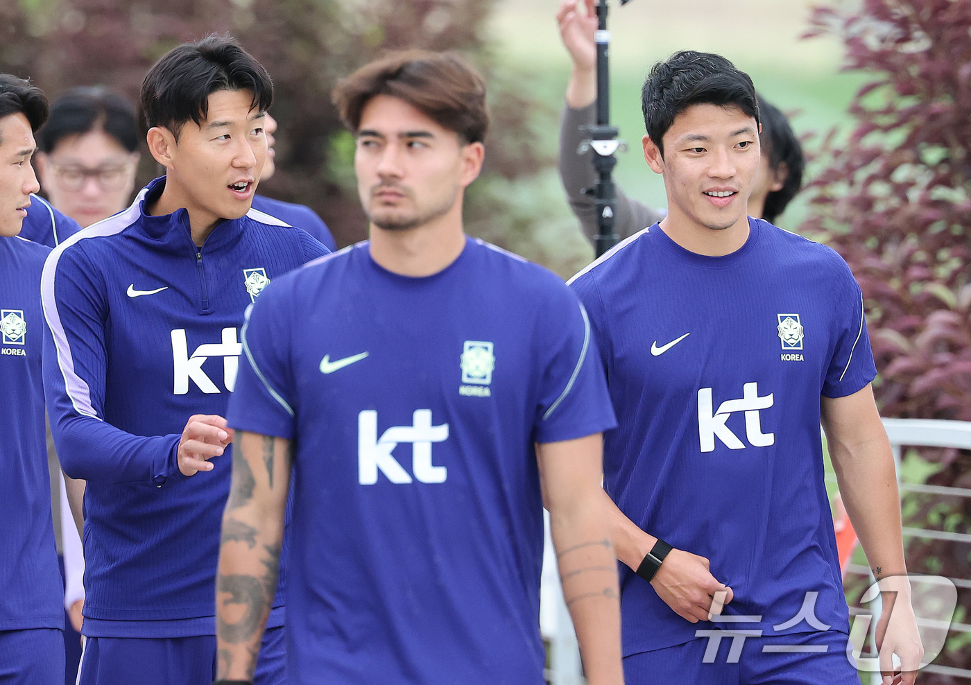 (솔트레이크시티(미국)=뉴스1) 임세영 기자 = 대한민국 축구대표팀 손흥민·옌스카스트로프·황희찬이 29일(현지시간) 미국 유타주 헤리먼에 위치한 자이언스뱅크 트레이닝센터에서 훈련에 …