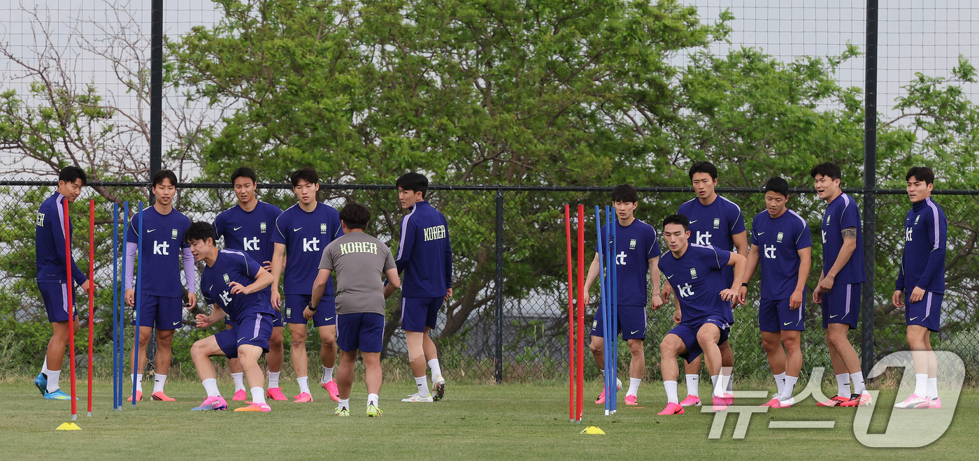 (솔트레이크시티(미국)=뉴스1) 임세영 기자 = 대한민국 축구대표팀 선수들이 29일(현지시간) 미국 유타주 헤리먼에 위치한 자이언스뱅크 트레이닝센터에서 훈련을 하고 있다. 2026 …