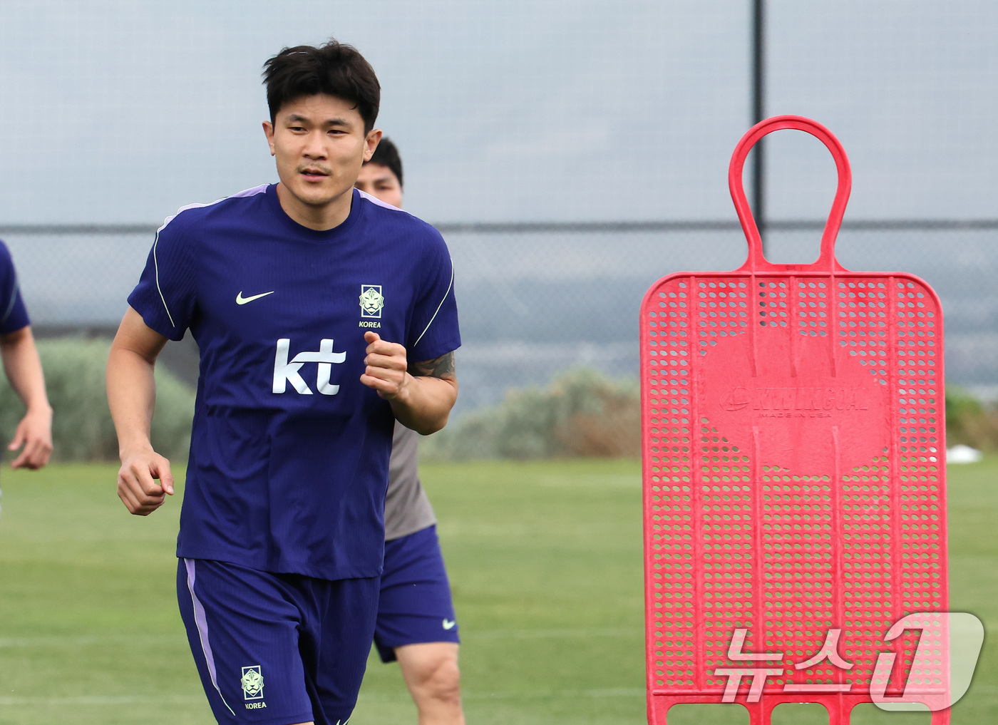 (솔트레이크시티(미국)=뉴스1) 임세영 기자 = 대한민국 축구대표팀 김민재가 29일(현지시간) 미국 유타주 헤리먼에 위치한 자이언스뱅크 트레이닝센터에서 훈련을 하고 있다. 2026 …