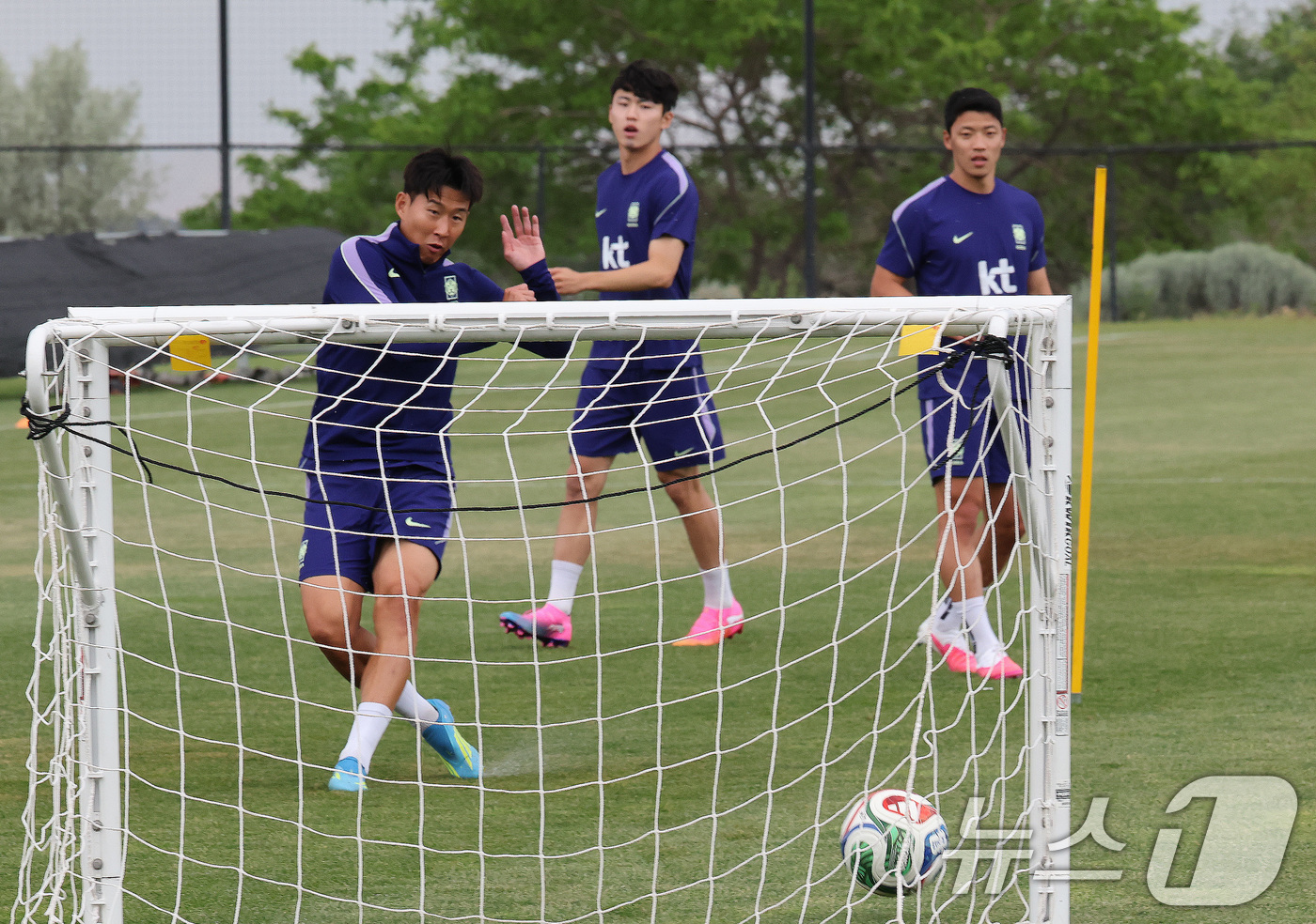 (솔트레이크시티(미국)=뉴스1) 임세영 기자 = 대한민국 축구대표팀 손흥민이 29일(현지시간) 미국 유타주 헤리먼에 위치한 자이언스뱅크 트레이닝센터에서 훈련을 하고 있다. 2026 …