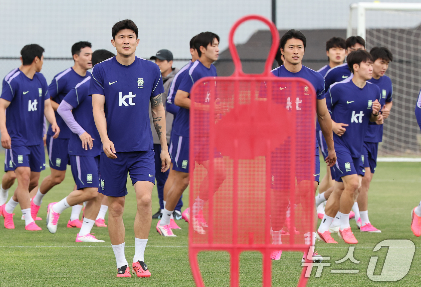 (솔트레이크시티(미국)=뉴스1) 임세영 기자 = 대한민국 축구대표팀 김민재가 29일(현지시간) 미국 유타주 헤리먼에 위치한 자이언스뱅크 트레이닝센터에서 훈련을 하고 있다. 2026 …