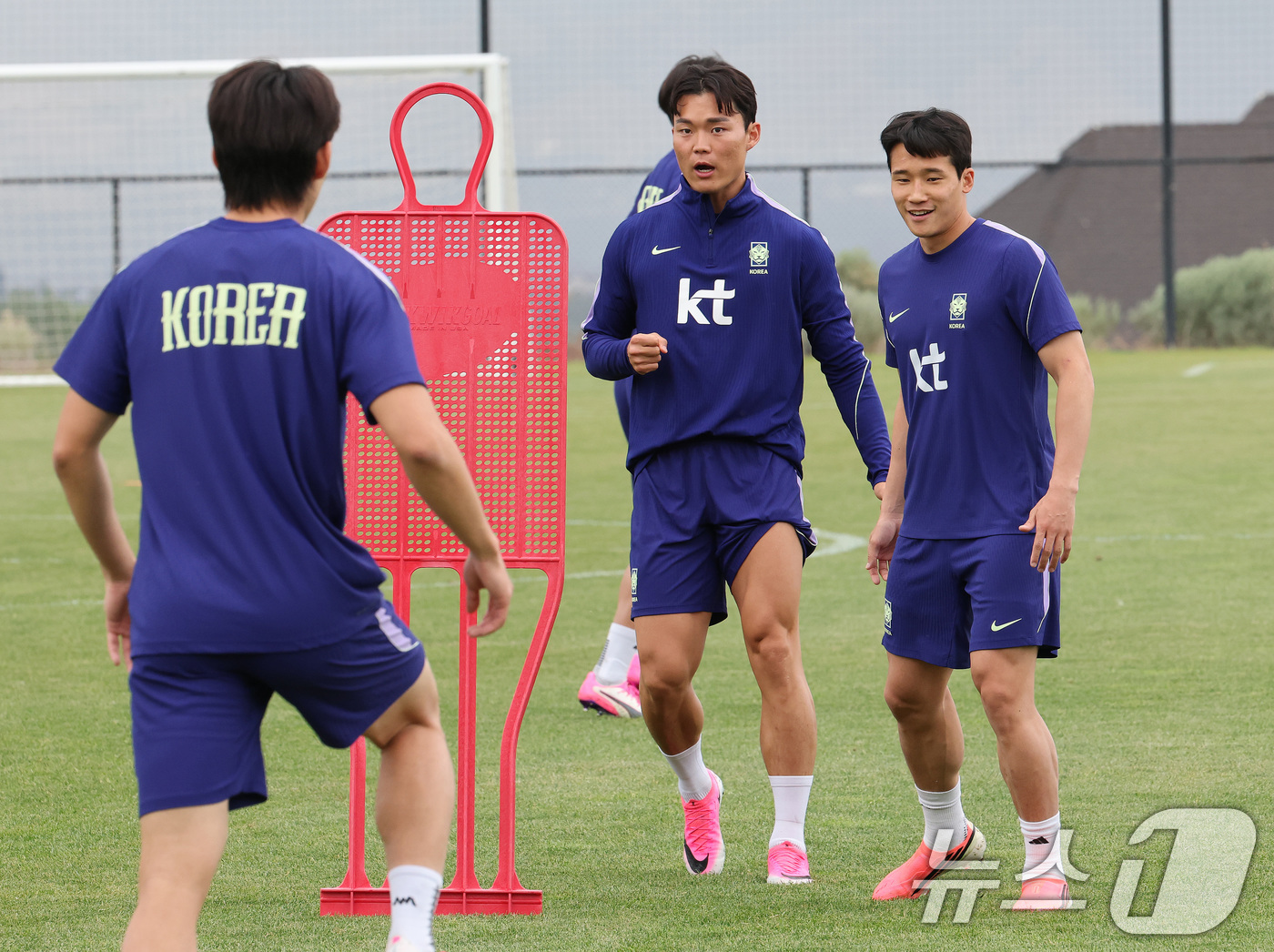 (솔트레이크시티(미국)=뉴스1) 임세영 기자 = 대한민국 축구대표팀 오현규가 29일(현지시간) 미국 유타주 헤리먼에 위치한 자이언스뱅크 트레이닝센터에서 훈련을 하고 있다. 2026 …