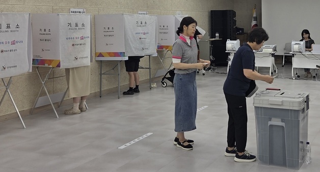 [사전투표] 경기 둘째날 오후 4시 18.49%…전국 평균 대비 2.45%p↓