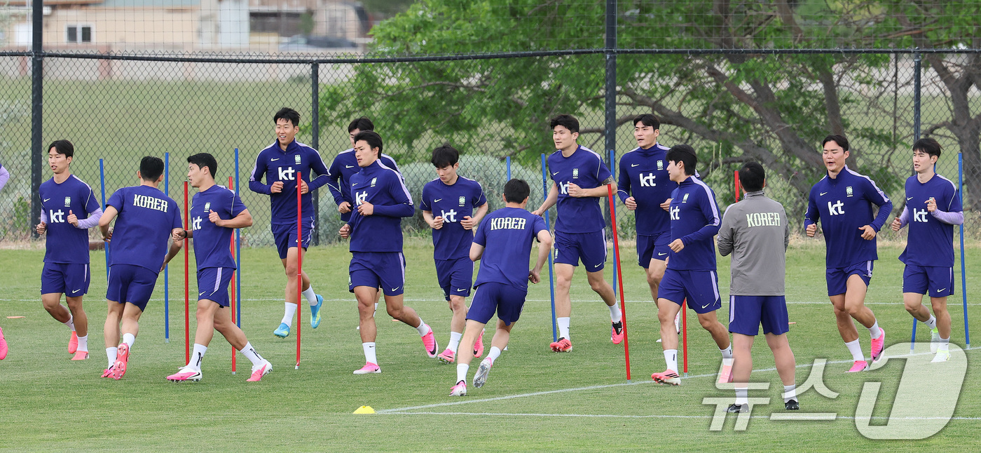 (솔트레이크시티(미국)=뉴스1) 임세영 기자 = 대한민국 축구대표팀 선수들이 29일(현지시간) 미국 유타주 헤리먼에 위치한 자이언스뱅크 트레이닝센터에서 훈련을 하고 있다. 2026 …